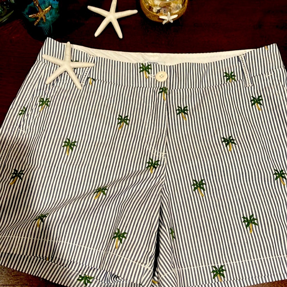 Crown and Ivy Bermuda shorts size 8 -palm tree design